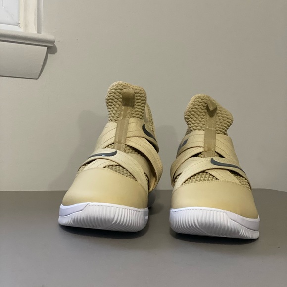 Nike Lebron Zoom Soldier 12 Team Gold size 12.5 - Picture 2 of 10